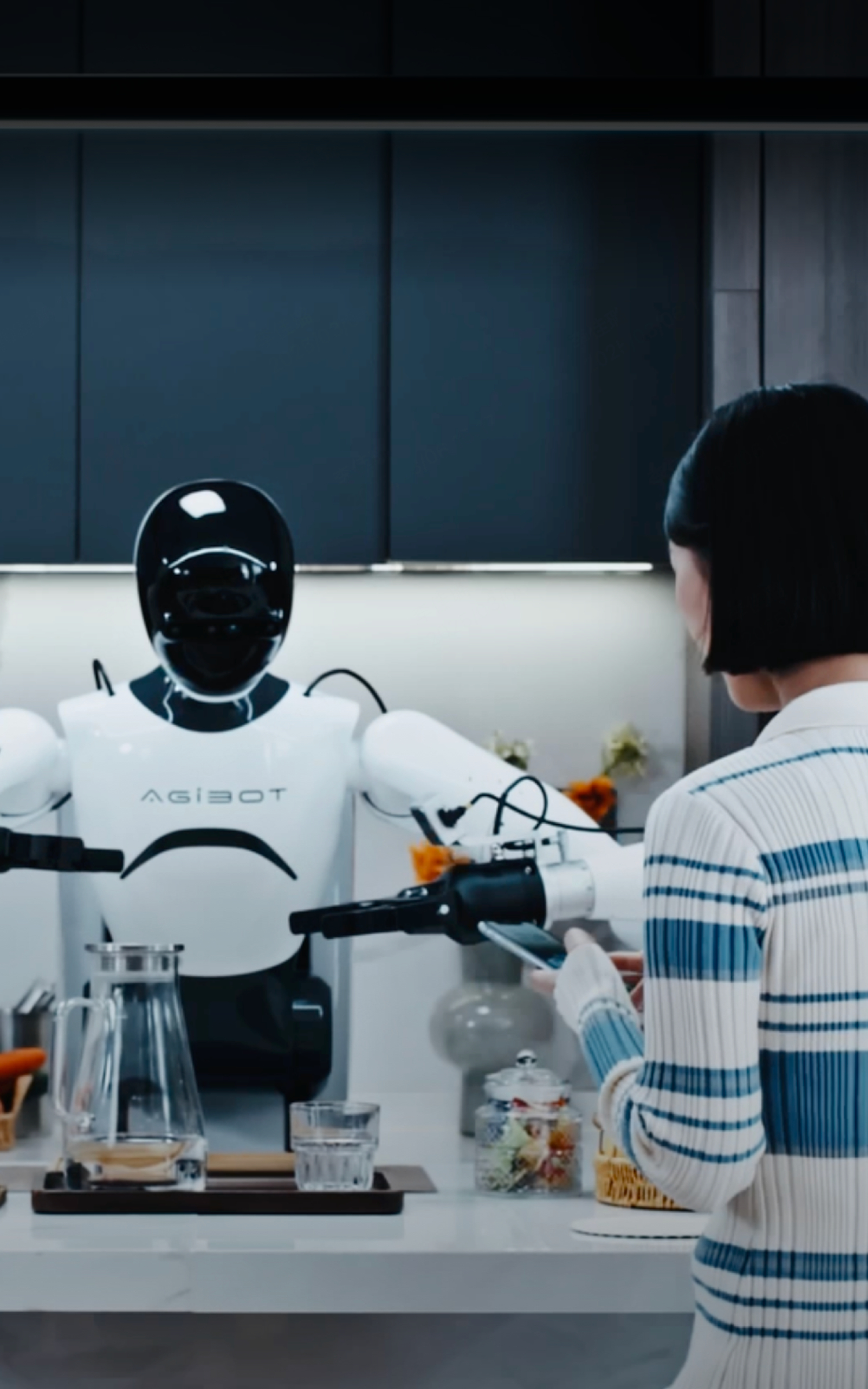 行业首款！海洋之神8590cm发布具身智能一站式开发平台Genie Studio